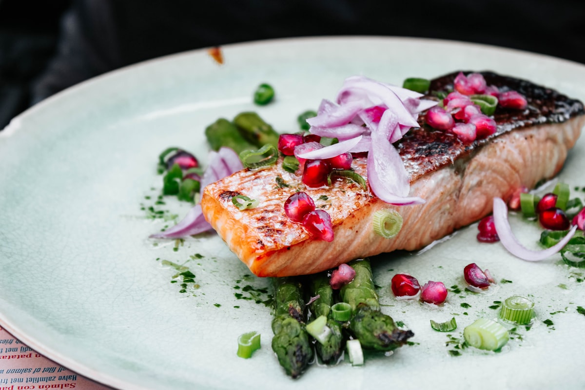 Salmon dengan sayuran