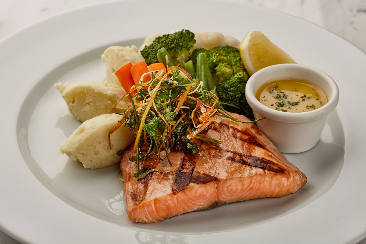 Salad hijau dengan protein